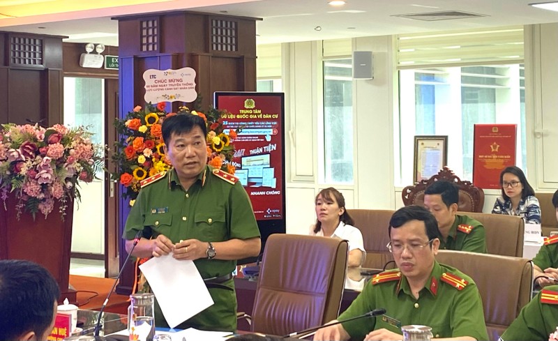 Có tài khoản định danh điện tử, không cần trình thẻ căn cước công dân