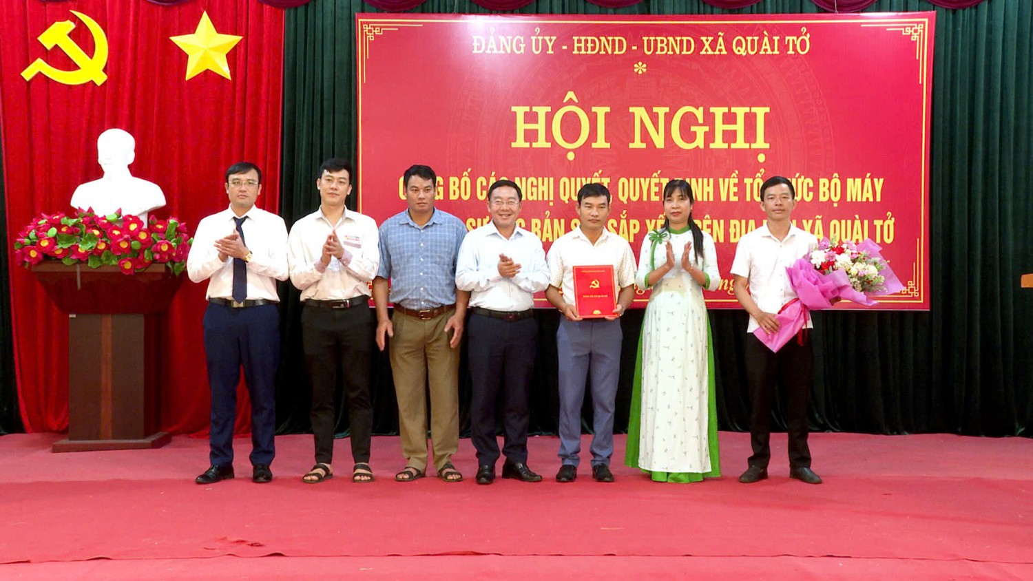 Xã Quài Tở công bố các Nghị quyết, Quyết định về...