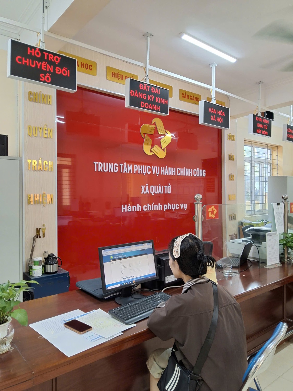CHỦ ĐỘNG CHUYỂN ĐỔI SỐ – NGƯỜI DÂN TỰ THỰC HIỆN...